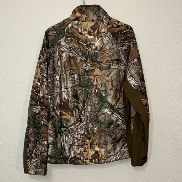 Realtree Camoflauge Men’s Medium Softshell Jacket - Picture 6 of 8